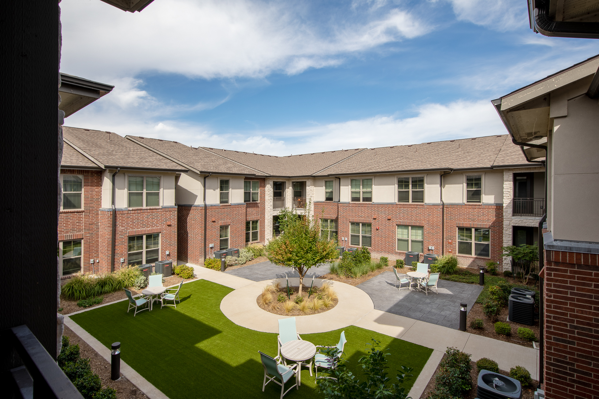 picture of Luxe at Rowlett courtyard