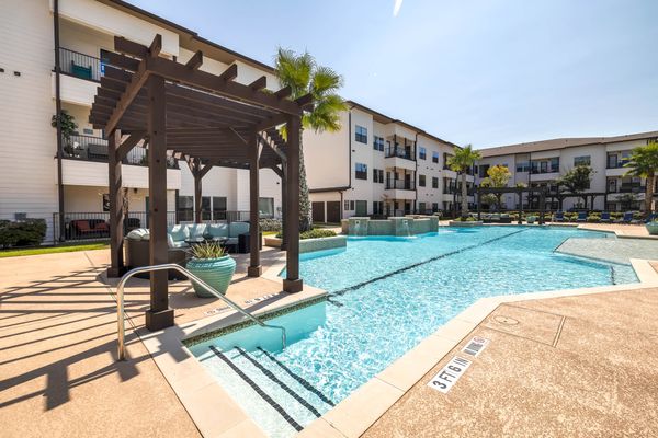 Picture of the outdoor pool at Solea Copperfield