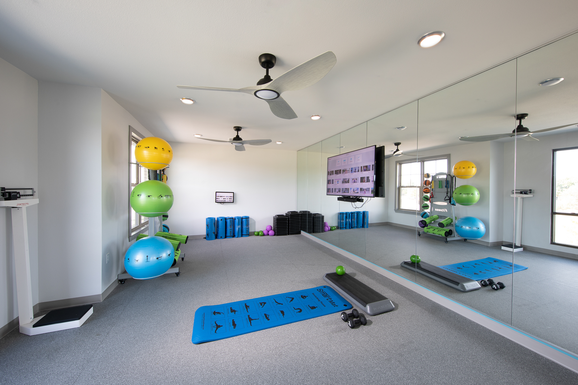 picture of Luxe at Rowlett yoga room